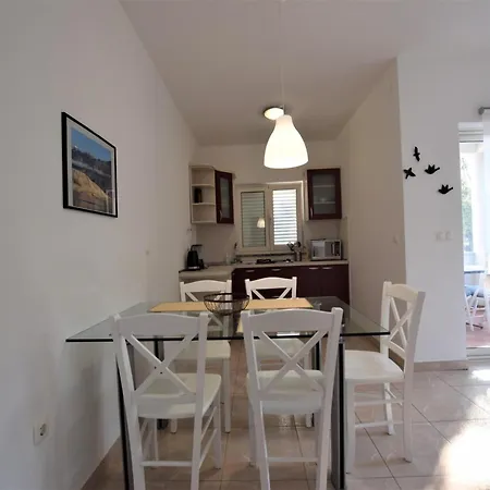 Apartment In Near The Sea Mandre