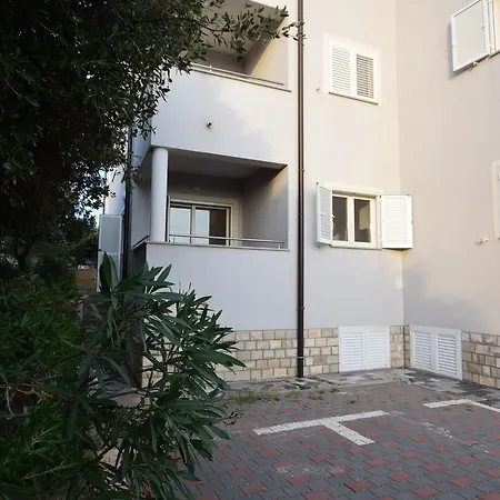 Spacious In With Terrace *